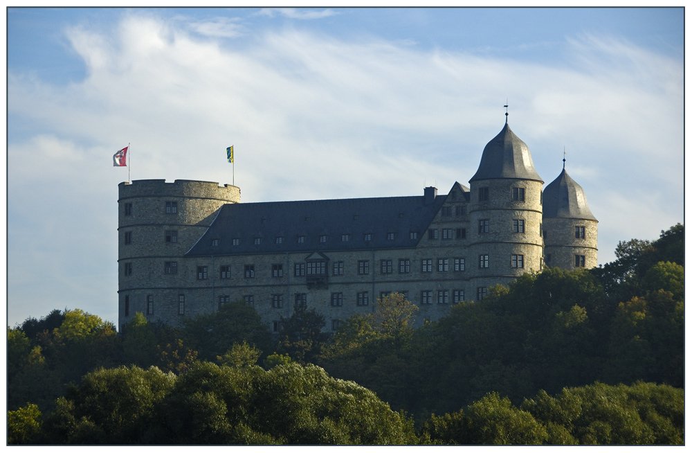 Die Wewelsburg im Nebeldunst.