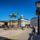 Die Wiener Albertina auf der linken Seite mit der Staatsoper rechtsseitig