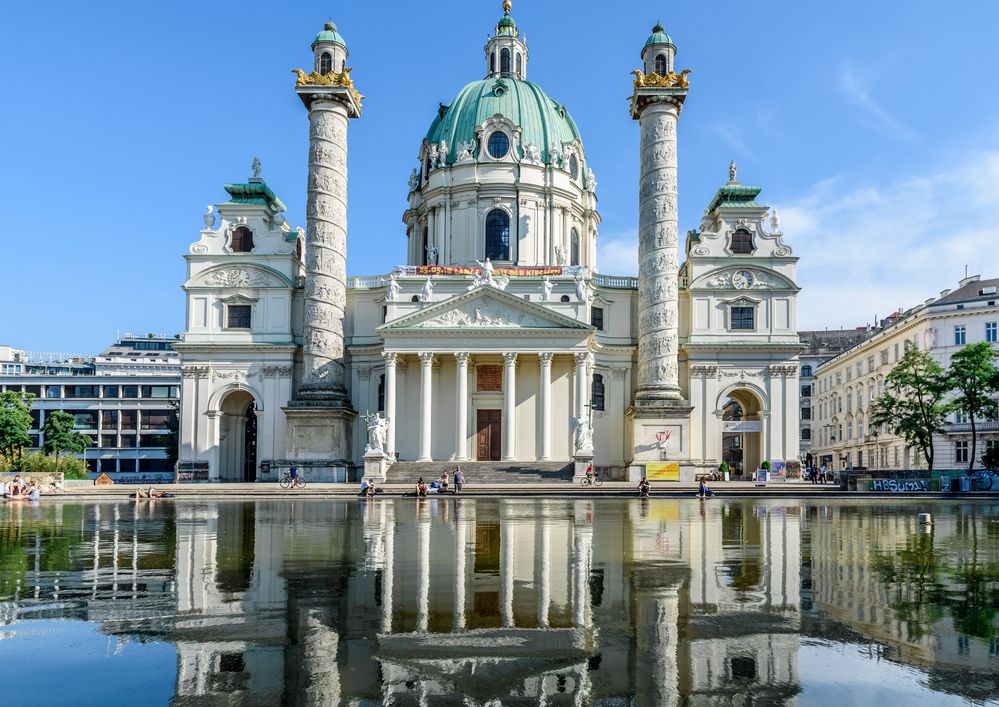 Die Wiener Karlskirche ein Wahrzeichen Wiens Foto Bild Die Wiener Karlskirche ein Wahrzeichen Wiens Foto Bild