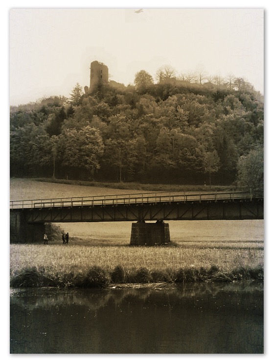 Die Wiesent mit Ruine Neideck