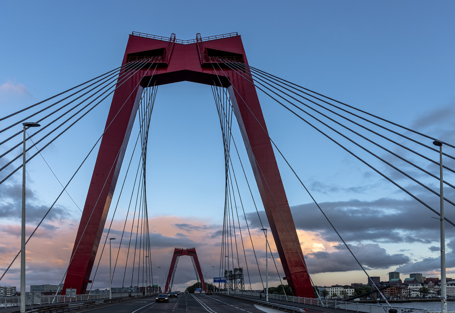 Die Willemsbrug in Rotterdam