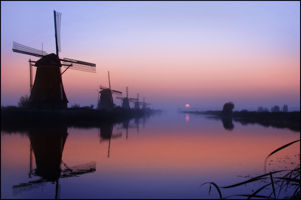 Die Windmühlen vom Kinderdijk am frühen Morgen