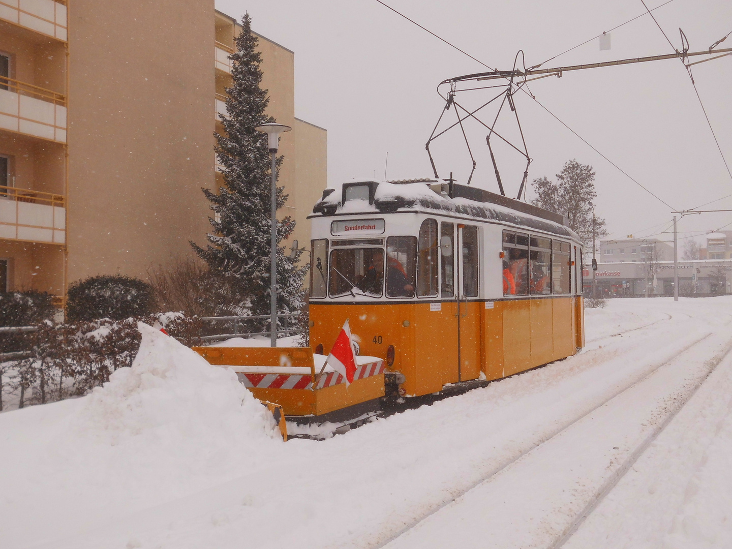 Die Winterdienst Straßenbahn in Nordhausen Nord 1.