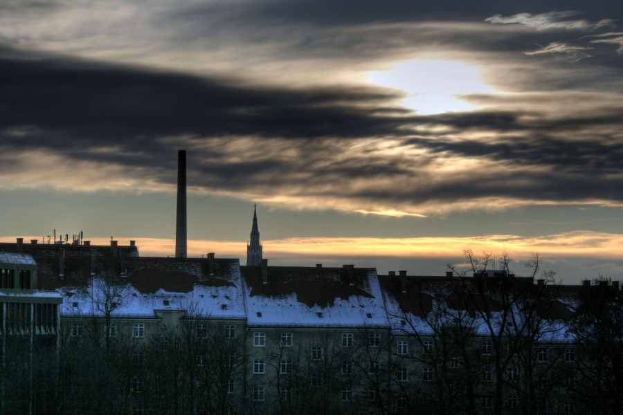 Die winterlichen Dächer von München