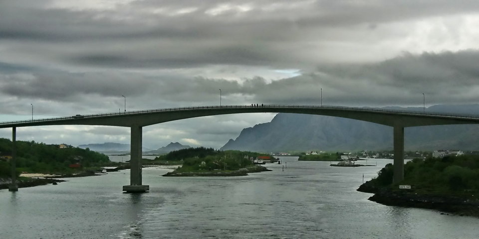 Die Winzlinge auf der Brücke