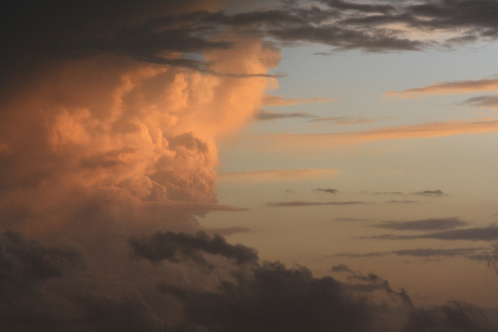 Die Wolke, die über Valencia den Wind blasen lies.