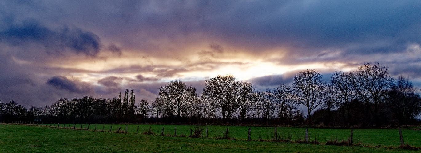 Die Wolken reißen auf, an einem sonst trüben Januartag