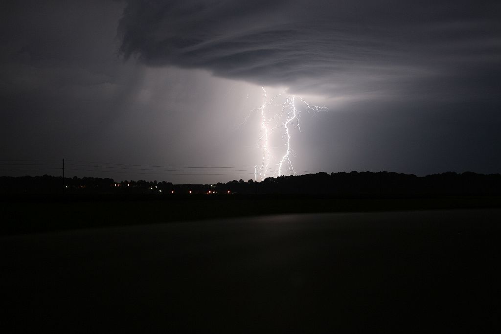 Die Wolken und der Blitz