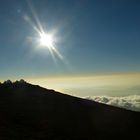 Die Wolken waren Tief unter dem Haleakalá Observatorien, Maui.