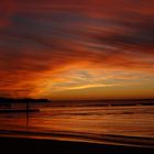 Die Wolken ziehen das Meer steht