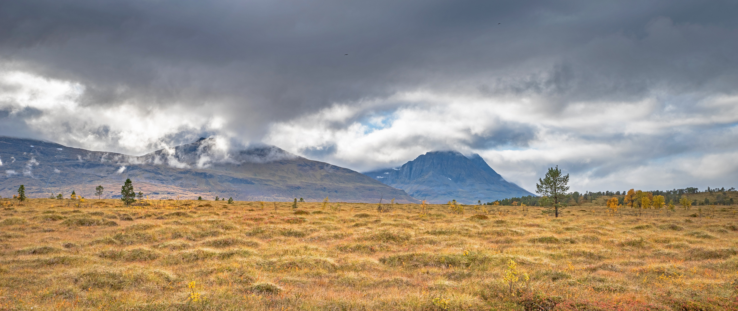 Die Wolken ziehen langsam weiter