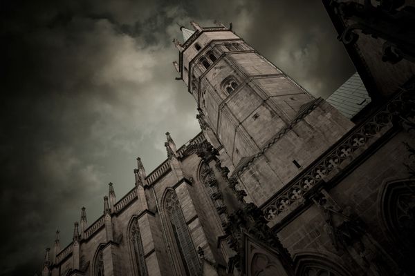 Die Wolken ziehen sich langsam zusammen...