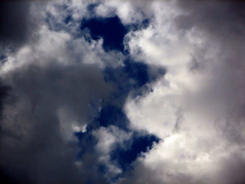 die wolkendecke reißt auf