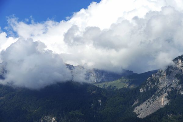 Die Wolkendecke reist auf