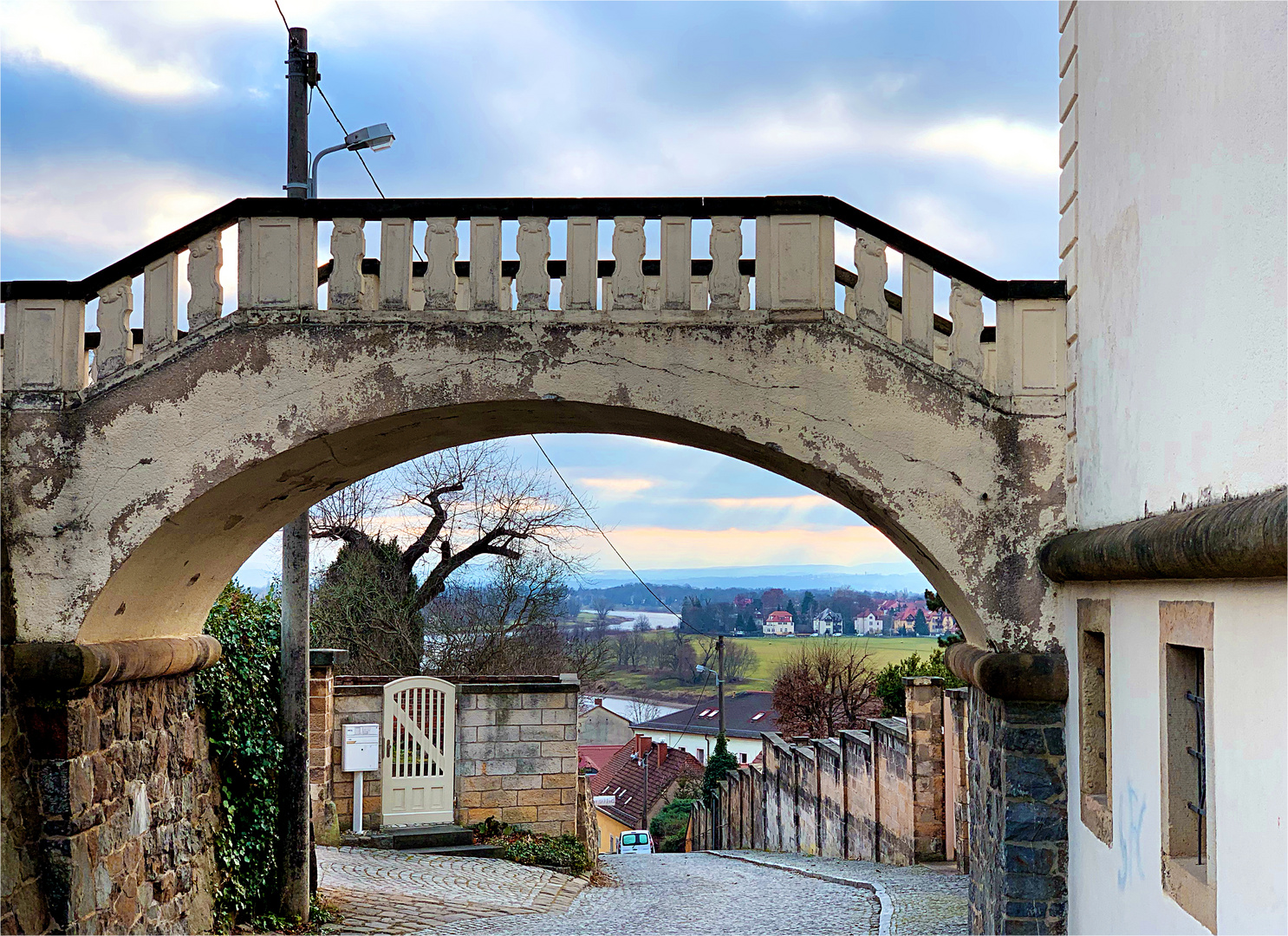 Die Wollner-Villa mit Brücke