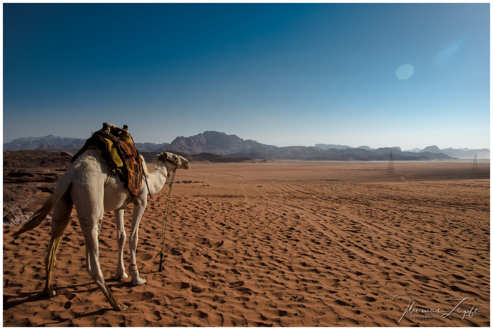 Die Wüste von Wadi Rum (Jordanien) mit Wüstenschiff