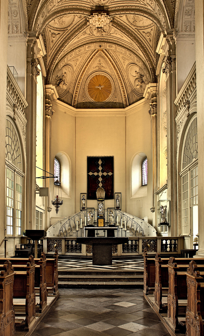 die wunderbare St. Andreas Kirche in Düsseldorf