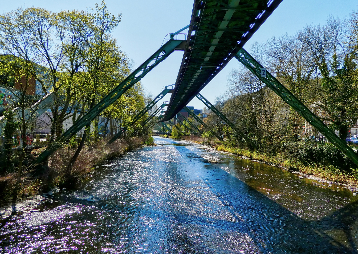 Die Wupper im Sonnenlicht