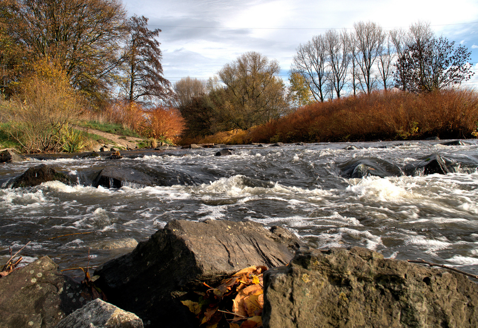 Die Wupper in Leverkusen-Rheindorf