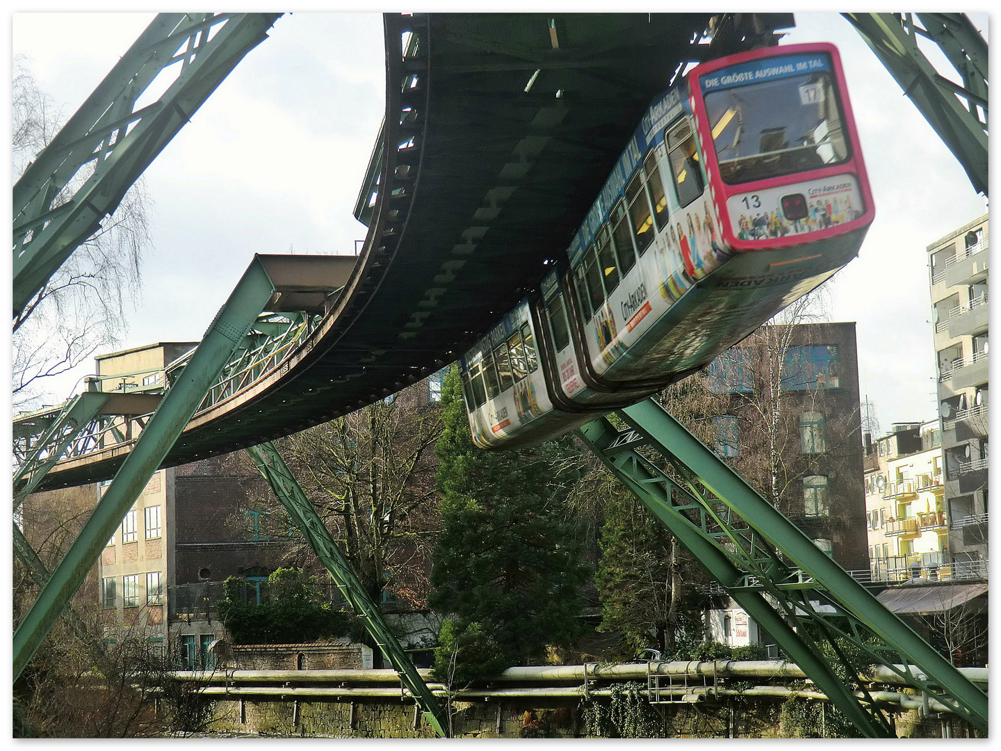 Die Wuppertaler Schwebebahn .....