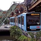 Die Wuppertaler Schwebebahn . .