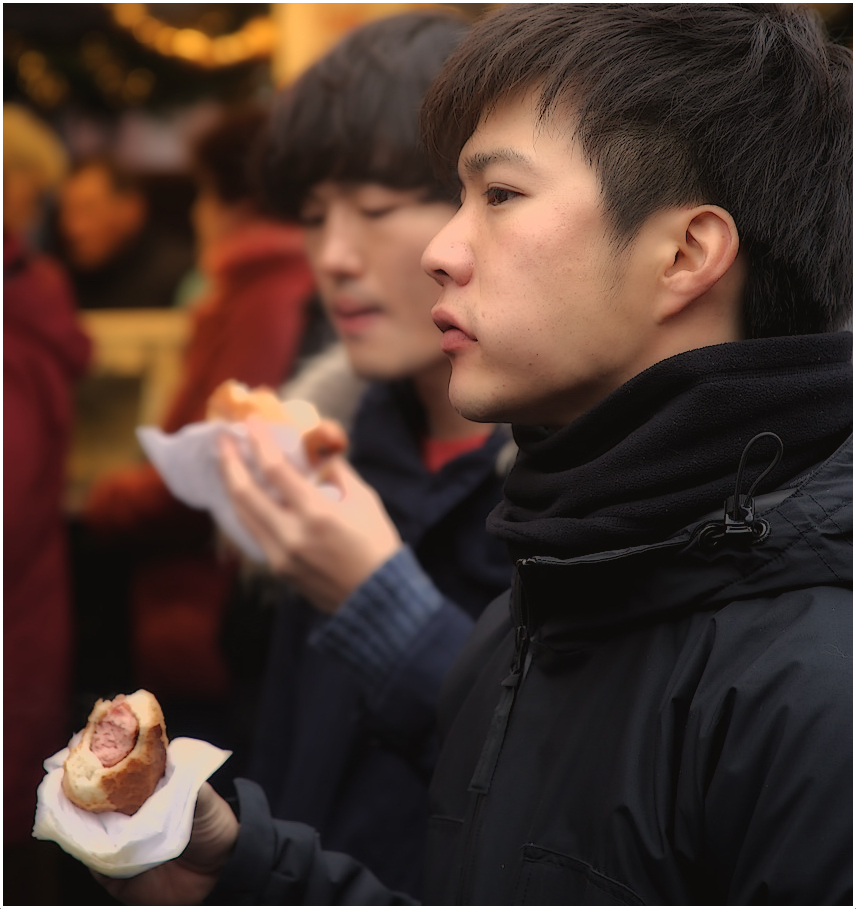 die Wurst scheint zu schmecken