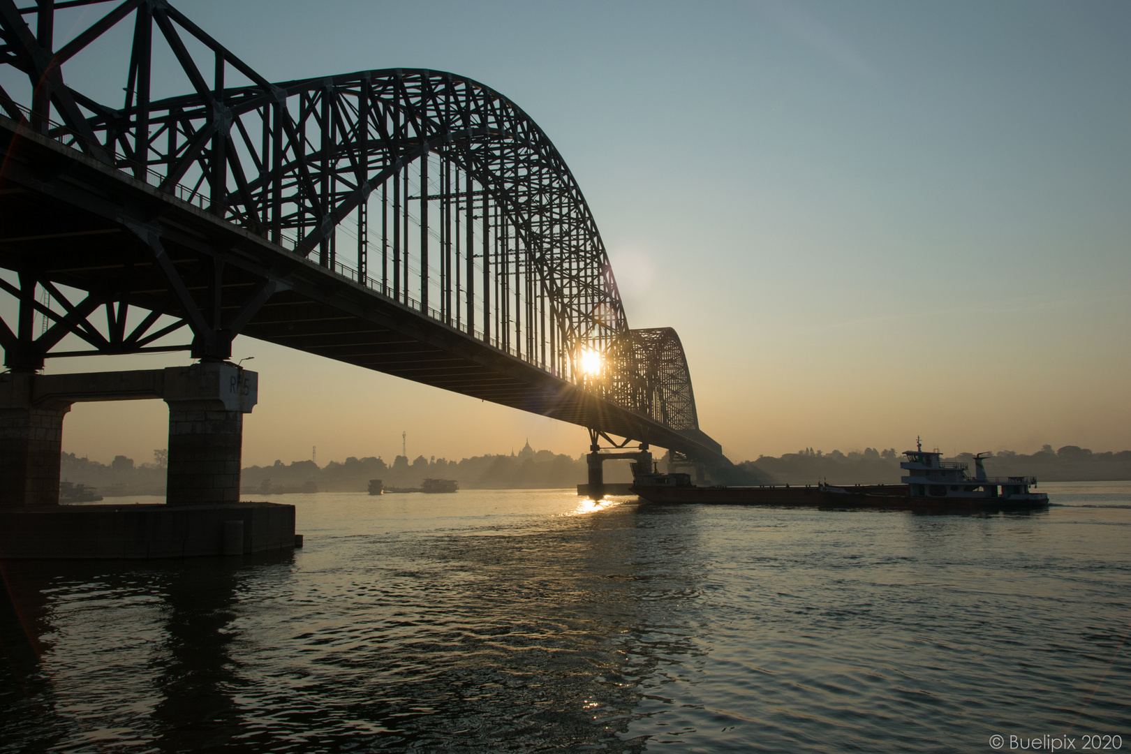 die Yadanabon Bridge bei Sagaing (© Buelipix)