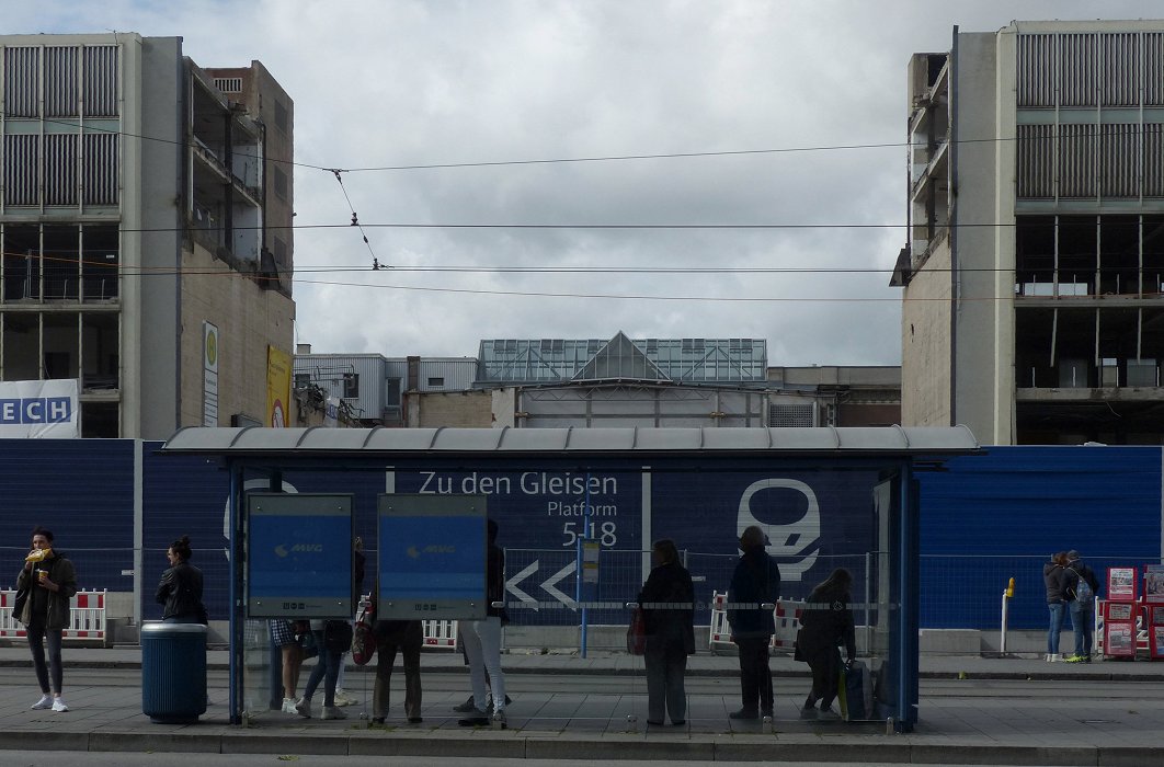 Die Zeche Zahlen Immer Die Anderen Foto Bild Street Munchen Lost Places Bilder Auf Fotocommunity
