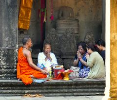 ...die Zeremonie im Angkor Wat Tempel...