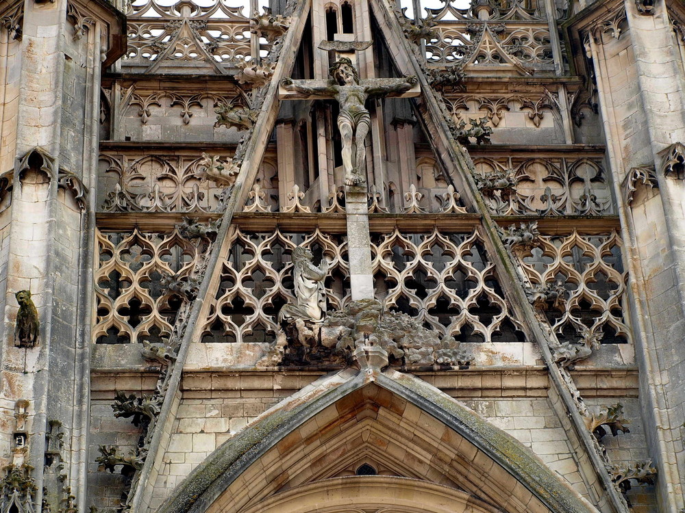 Die zerfallende Portal einer Kathedrale in Toul/F