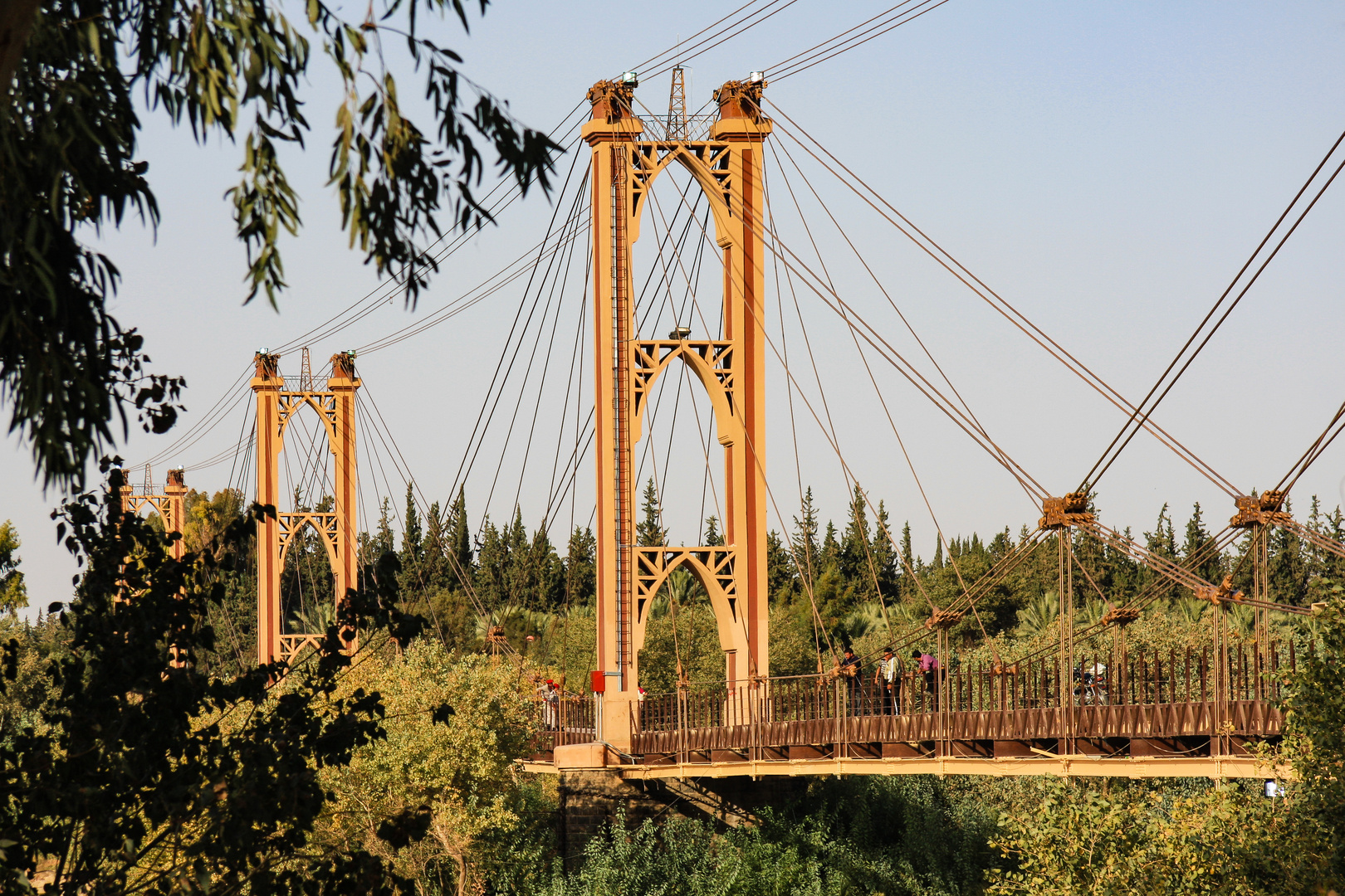 Die (zerstörte) Schrägseilbrücke von Deir az-Zor (1) (Archivaufnahme von 2009)