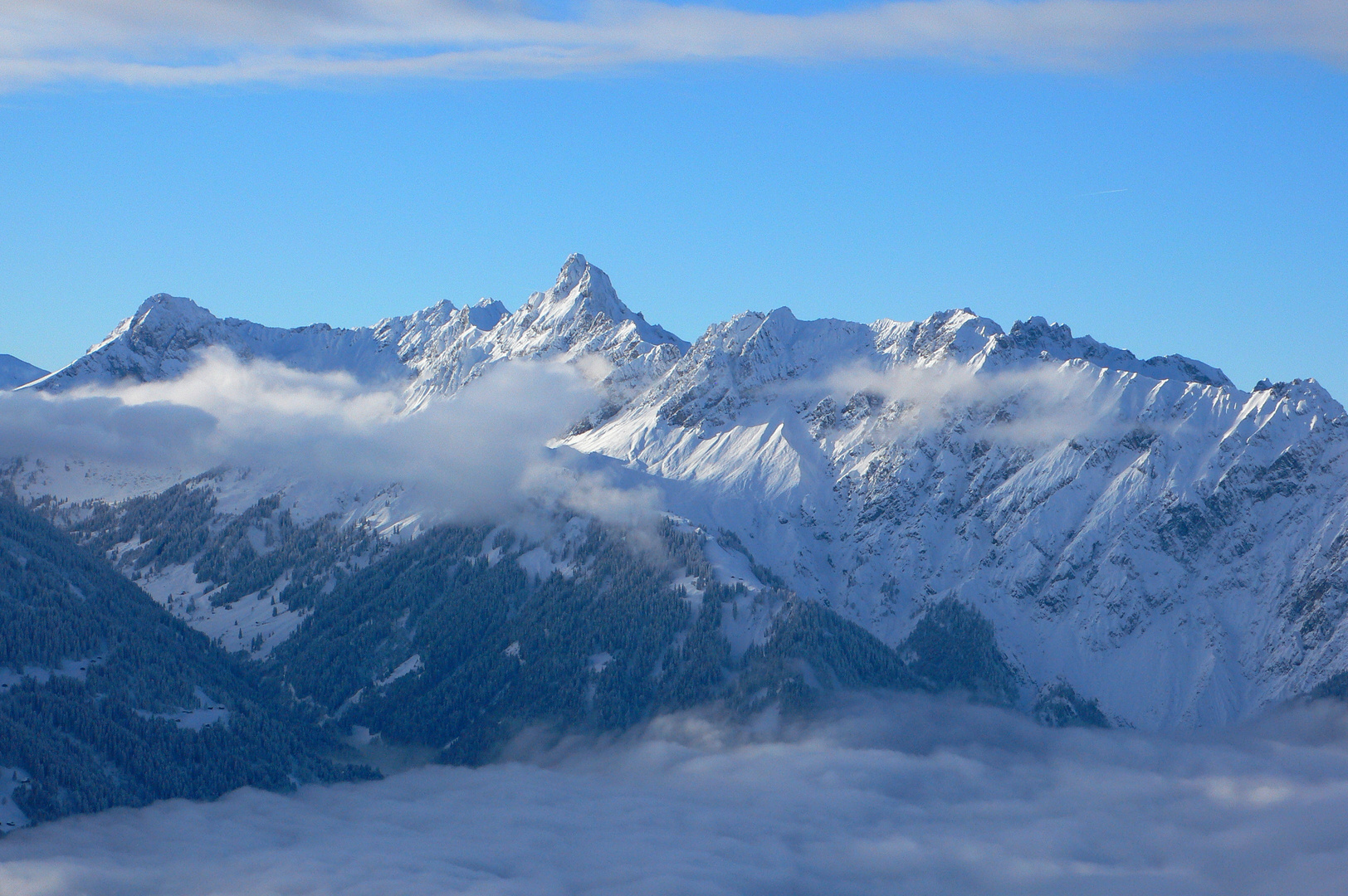 ...die Zimba zwischen den Wolken...