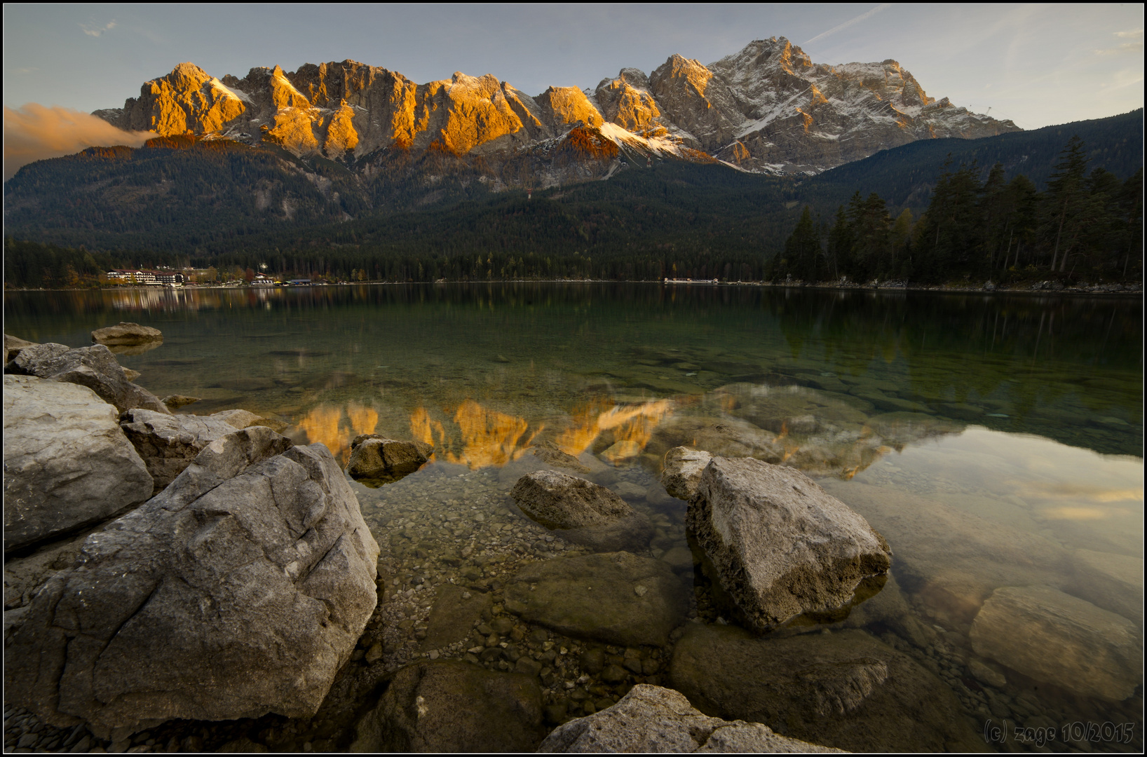 Die Zugspitze spiegelt sich im See