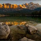 Die Zugspitze spiegelt sich im See