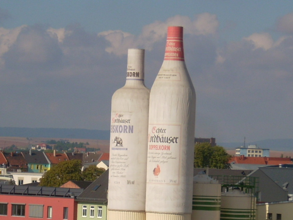 Die zwei größten Flaschen von Nordhausen am Harz
