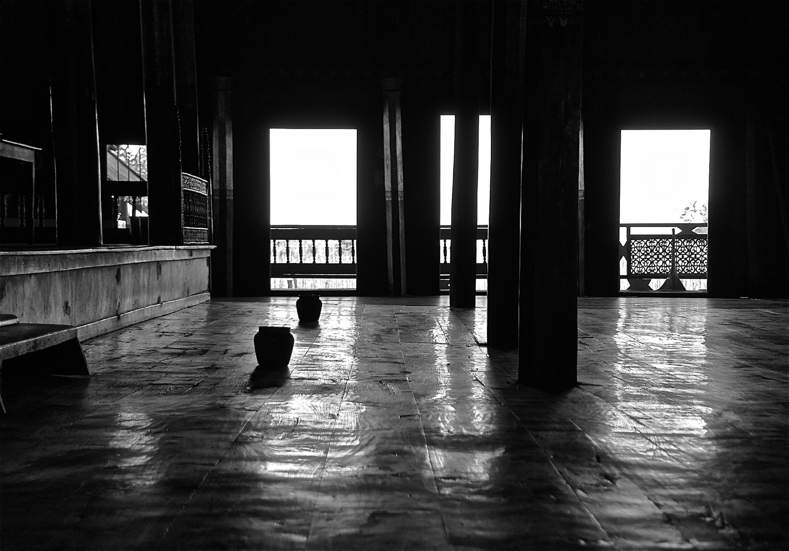 die zwei krüge, besuch im katzenkloster, inle see, burma 2011