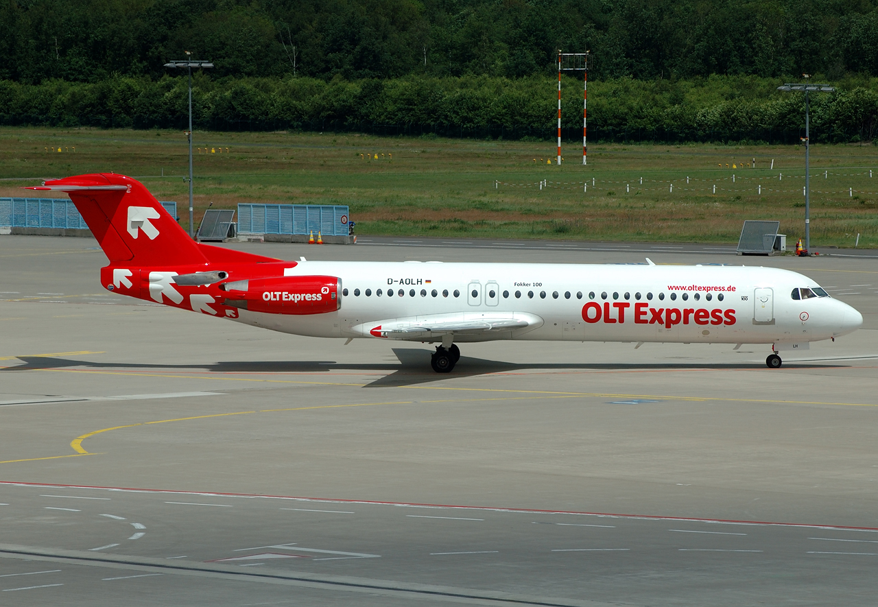 Die zweite OLT Fokker 100 zum Fußballcharter in CGN