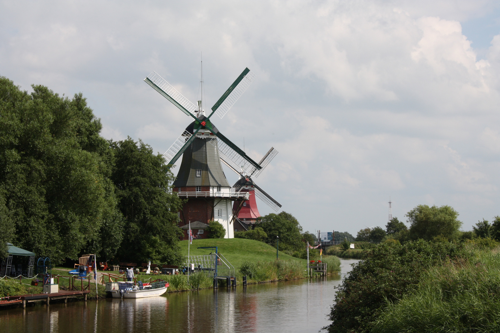 Die Zwillingswindmühlen in Greetsiel / Ostfriesland