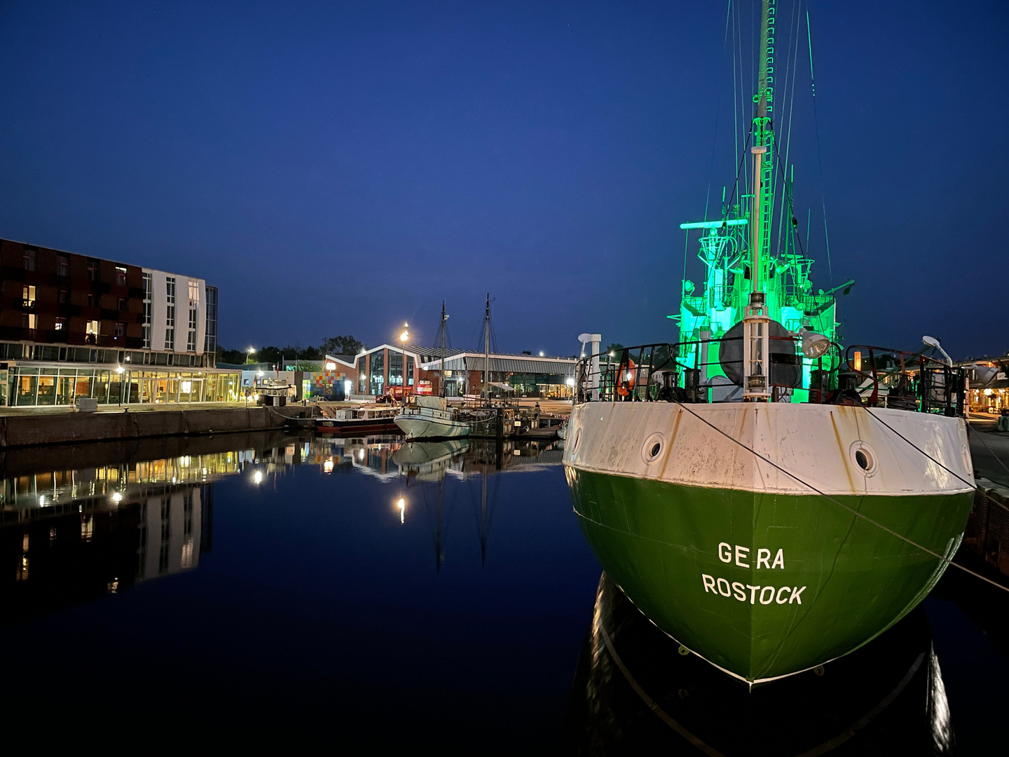 Die"Blaue Stunde" im Fischereihafen von Bremerhaven