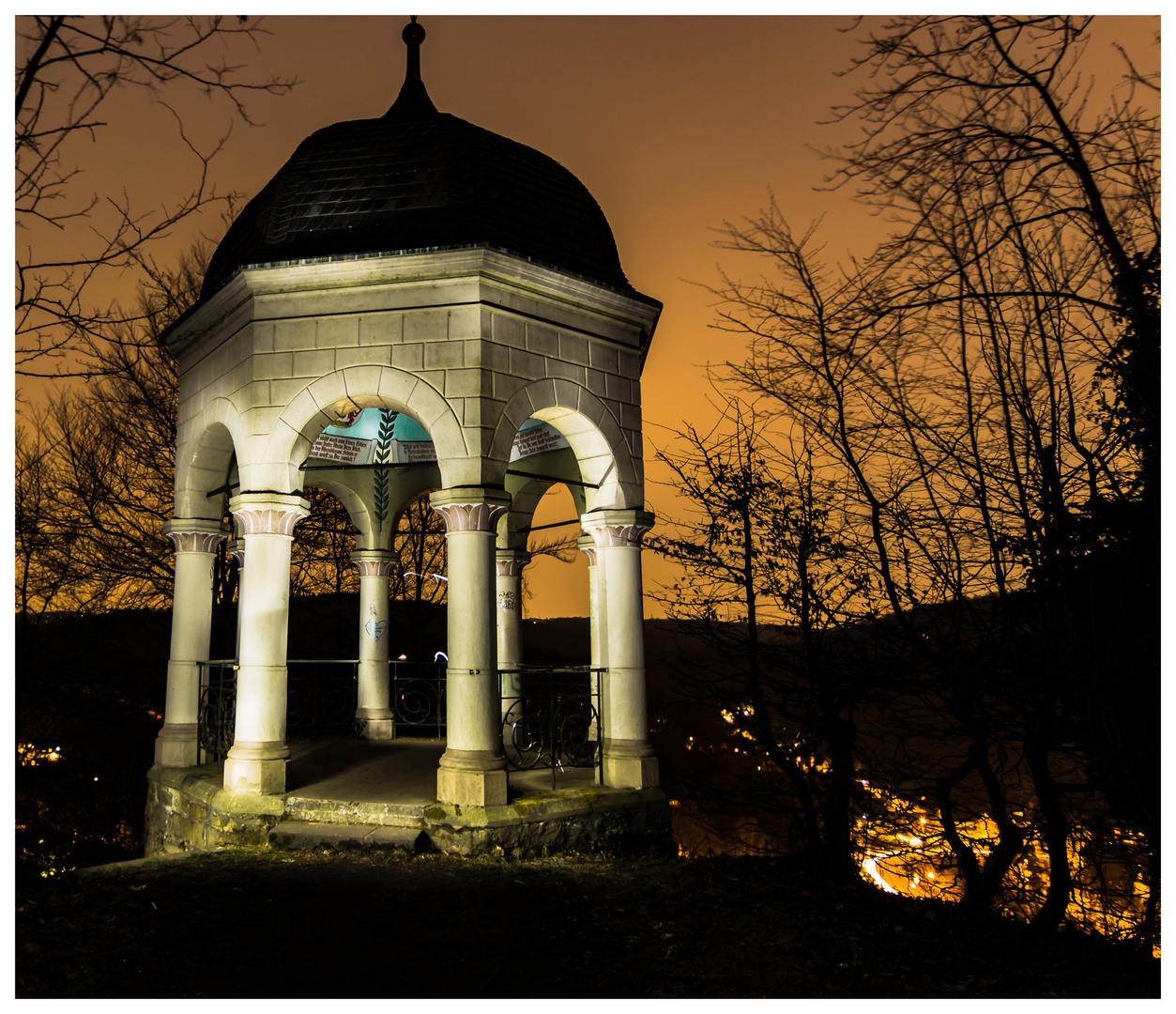 Diederichstempel Solingen bei Nacht....