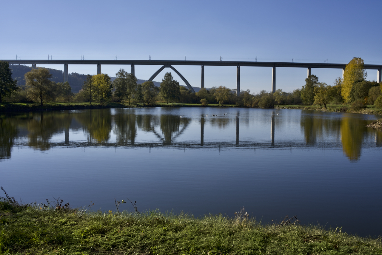 Dienstag ist Spiegeltag 13.04.2021  ICE Brücke über die Fulda