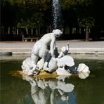 Dienstag ist Spiegeltag 23.02.2021 Brunnen im Park von Schloss Schönbrunn  Wien 