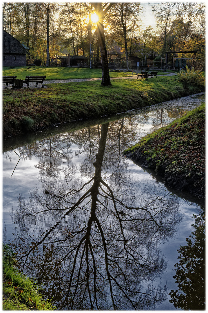 Dienstag ist Spiegeltag - Blick in den Burggraben