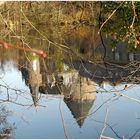 Dienstag ist Spiegeltag - Burg Linnep auf den Kopf gestellt