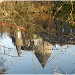 Dienstag ist Spiegeltag - Burg Linnep auf den Kopf gestellt