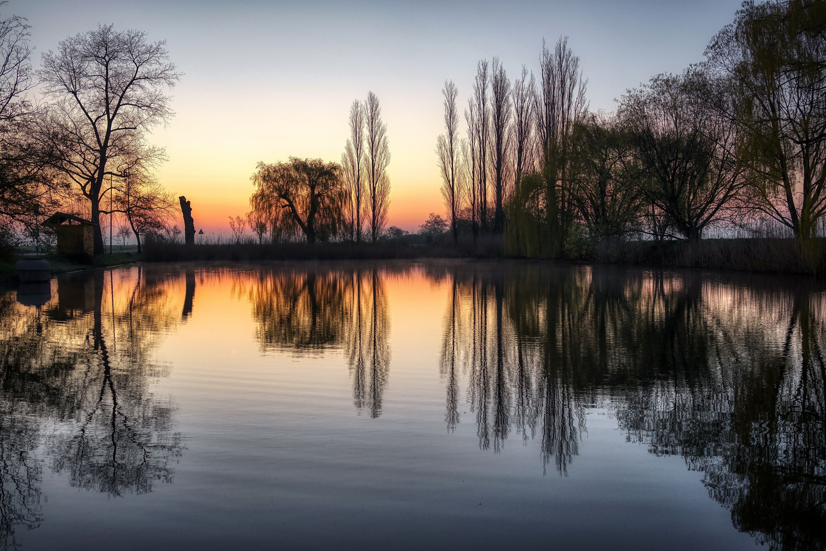 Dienstag ist Spiegeltag: Der Dorfteich ...