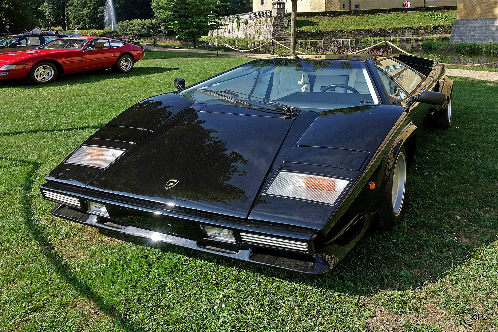 Dienstag ist Spiegeltag: Ein 1985er Lamborgini Countach ...