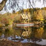 Dienstag ist Spiegeltag: Indian Summer in München   (wirkt in der Vergrößerung etwas besser)