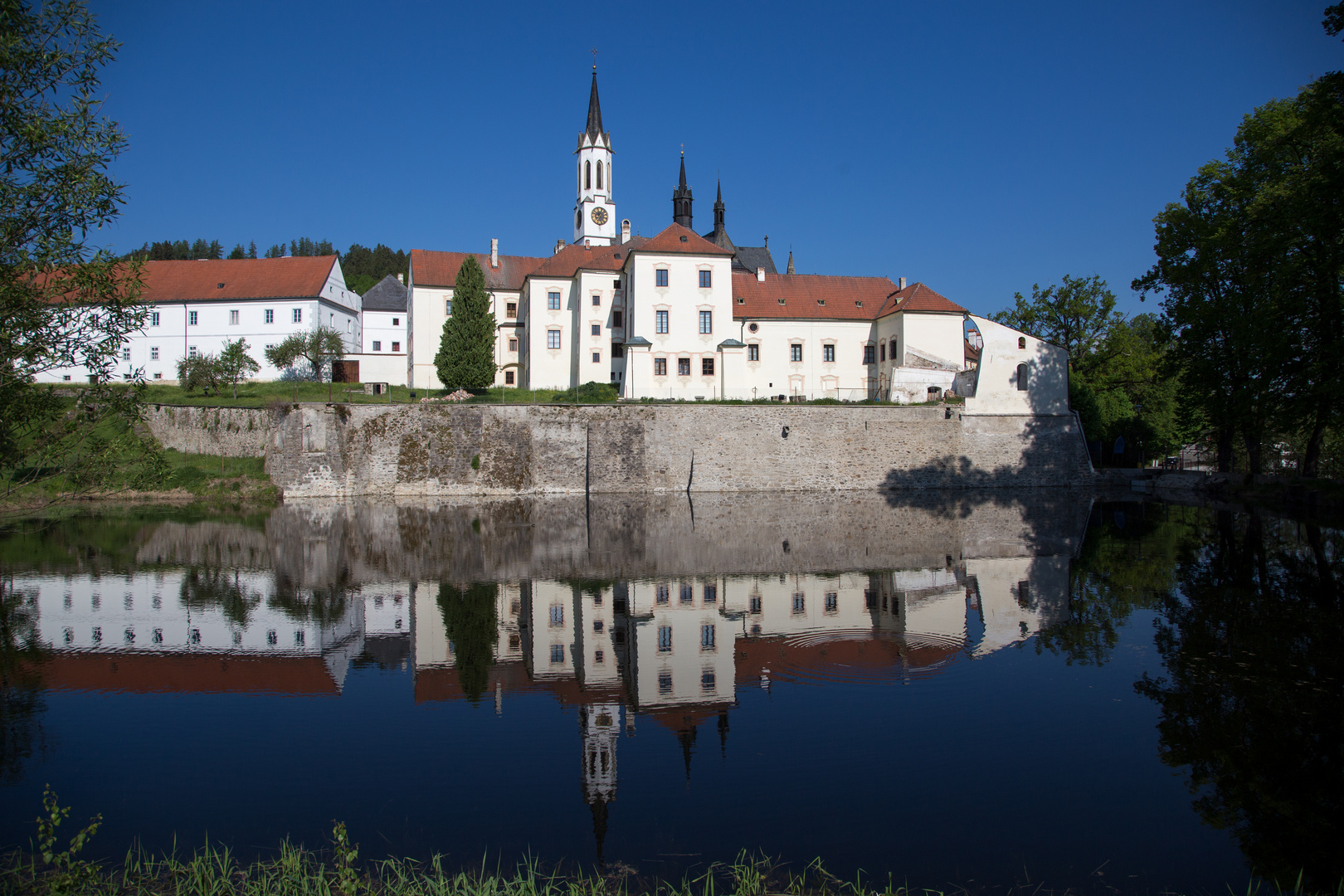 Dienstag ist Spiegeltag- Kloster Vissy Brod