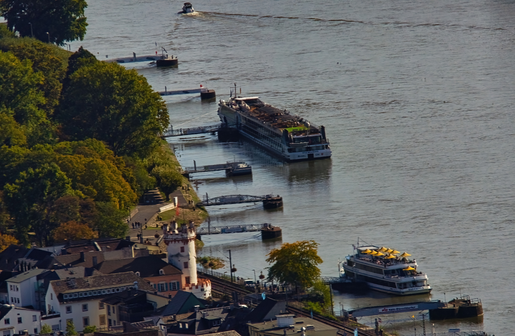 Dienstag ist Spiegeltag mit Rheinschifffahrt 